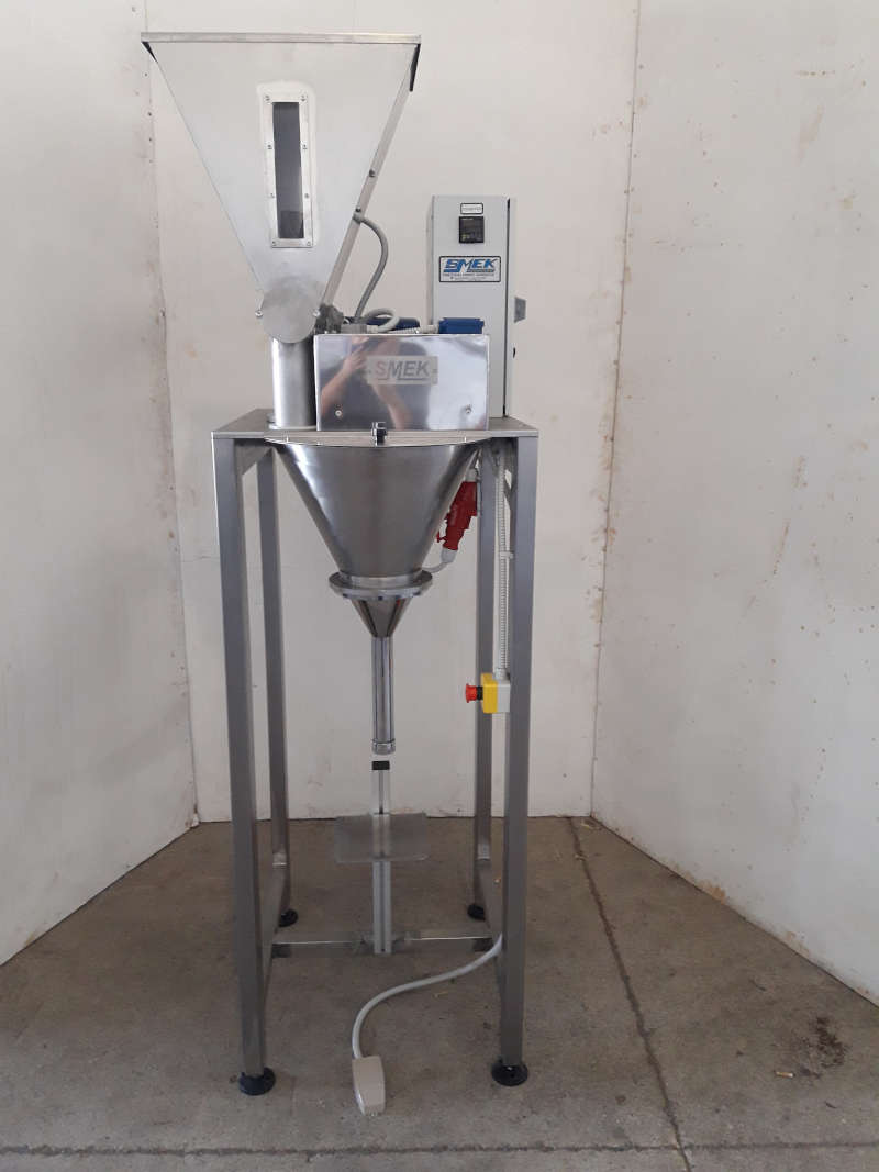 DOSEMETRIC MACHINE FOR PACKING GRAINED PRODUCTS