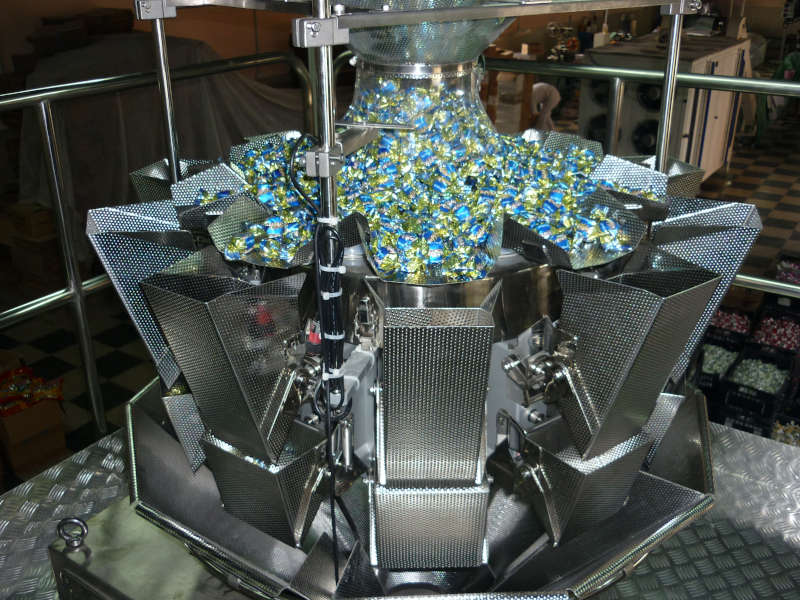 WEIGHING MACHINE WITH MULTIHEAD WEIGHER