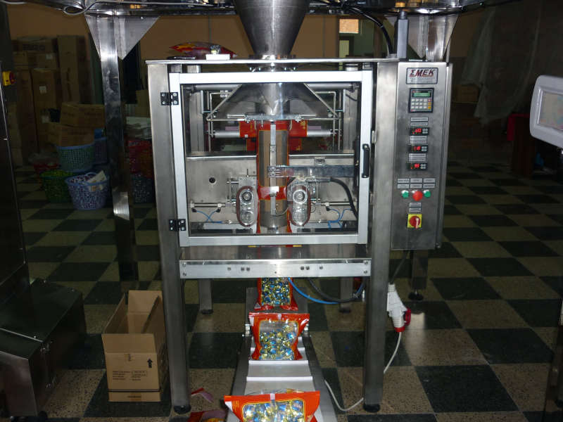 WEIGHING MACHINE WITH MULTIHEAD WEIGHER