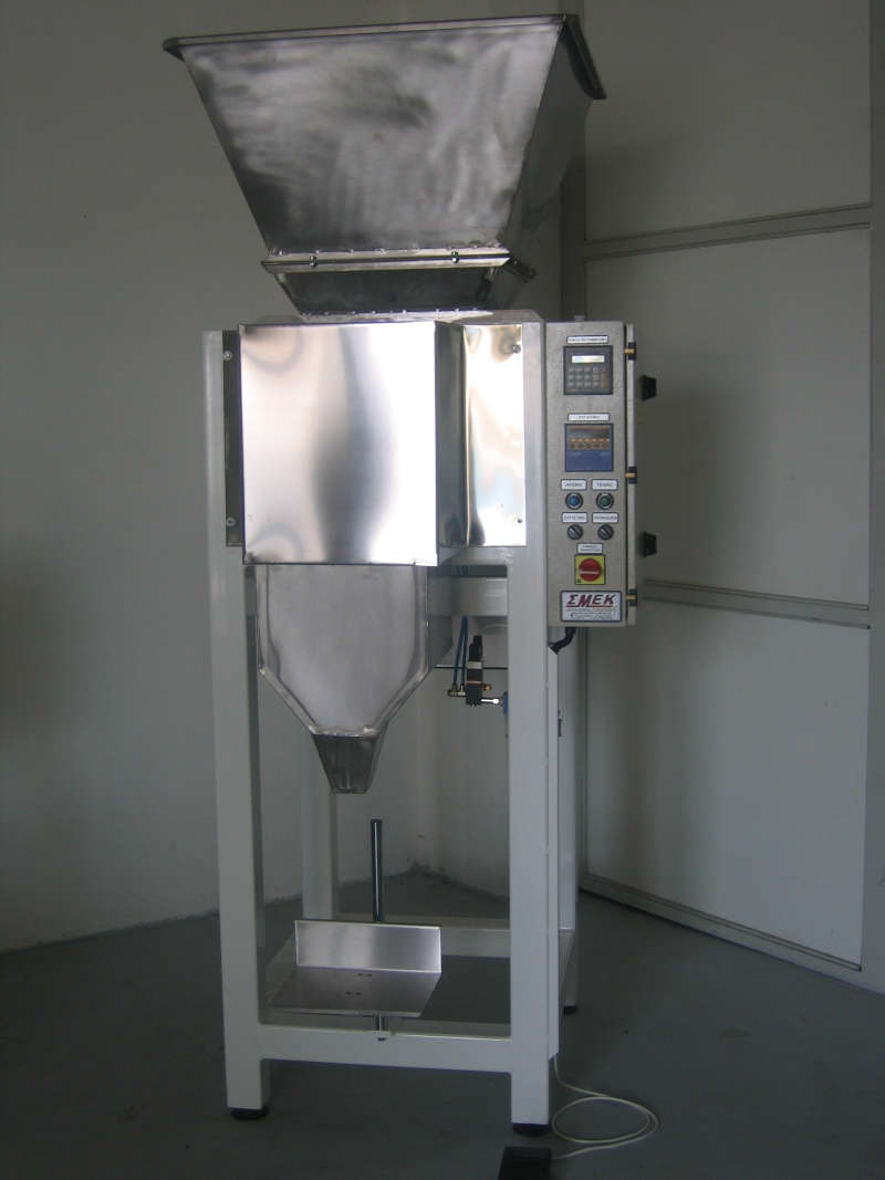 WEIGHING MACHINE FOR PACKING GRAINED PRODUCTS